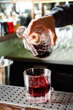 kokteyl, yapım barmen yakın çekim