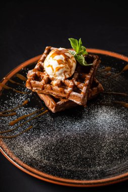 Dondurmalı Belçika waffle 'ı.