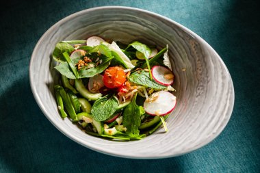 ıspanak ve turp ile salata