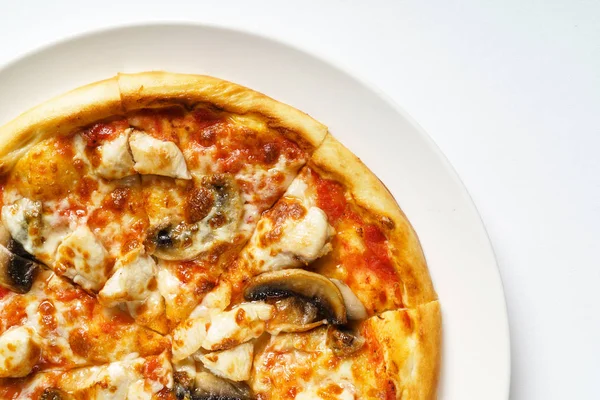 Pizza Com Frango Cogumelos — Fotografia de Stock
