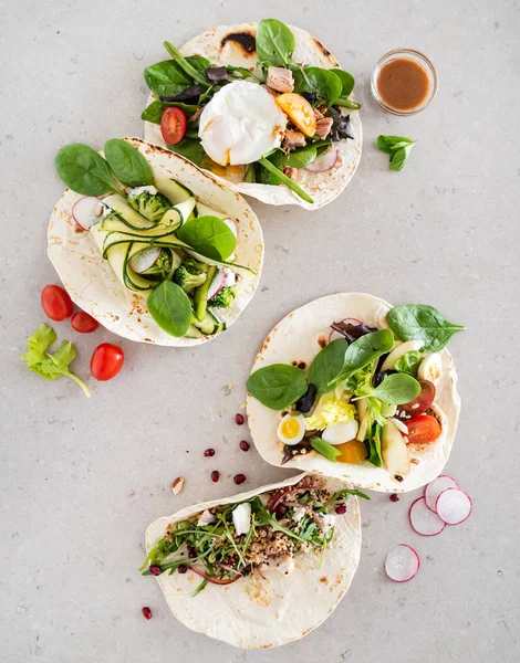 Verschiedene Arten Salat Pitas — Stockfoto