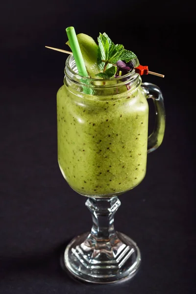 Smoothie Verde Vidro — Fotografia de Stock