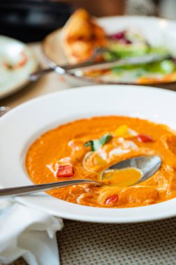 İtalyan kafede öğle yemeği