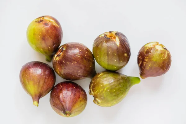 Färska Frukter Ekologiska Fikon Vit Bakgrund — Stockfoto