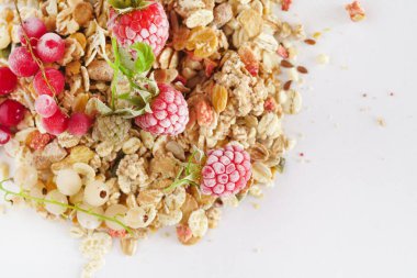 beyaz çilek ile müsli