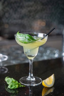 kokteyl barda, yakın çekim