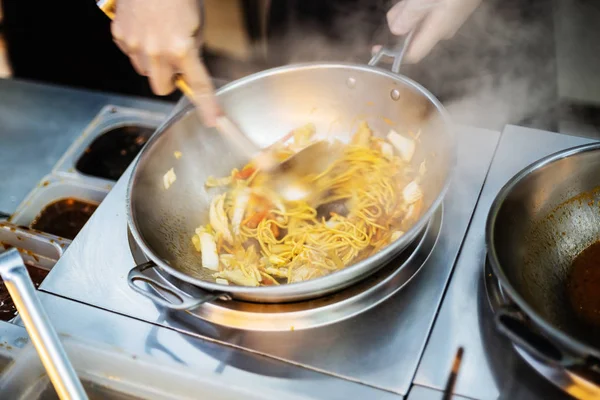 Chef Fazendo Ramen Restaurante — Fotografia de Stock