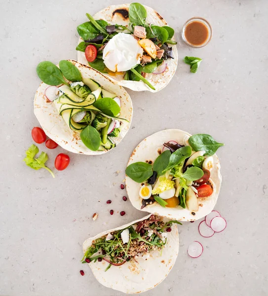 Verschiedene Arten Salat Pitas Aus Nächster Nähe — Stockfoto