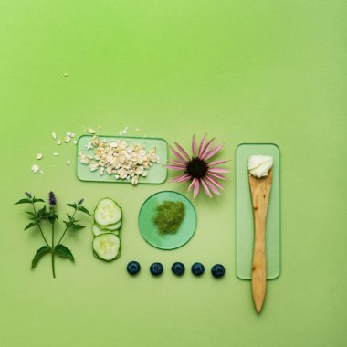 yeşil arka plan üzerinde kozmetik için doğal organik maddeler