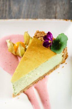 Matcha cheesecake soslu, yakın çekim
