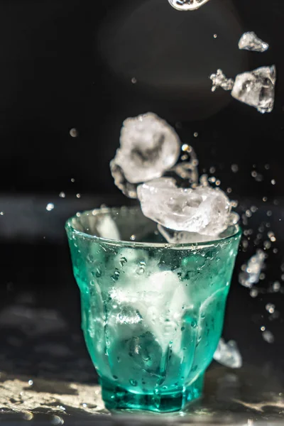 Ice Cubes Falling Glass Close — Stock Photo, Image