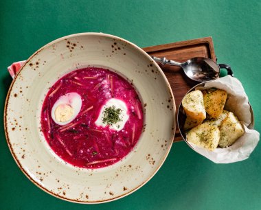 pişmiş patates ile soğuk pancar çorbası, yakın