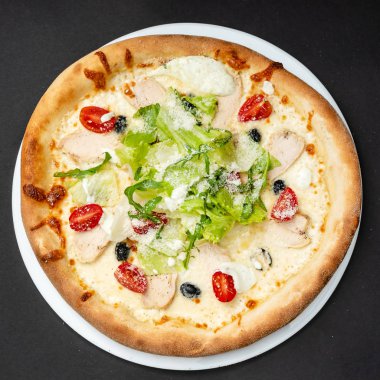 Taze İtalyan pizzası, yakın çekim.