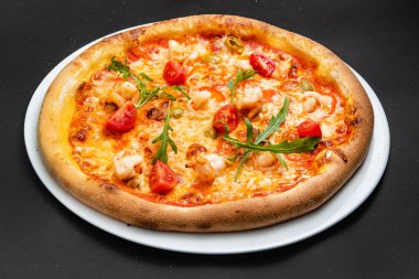 Taze İtalyan pizzası, yakın çekim.