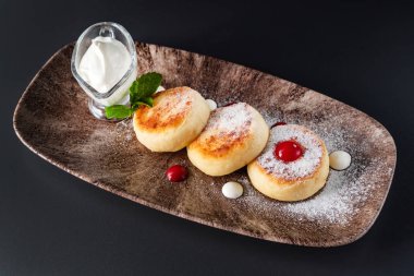 çilek ile yumuşak peynir krep, yakın