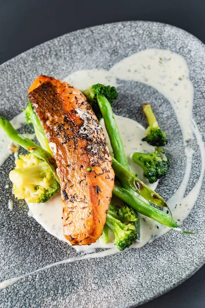 Zalm Steak Met Broccoli Asperges Close — Stockfoto