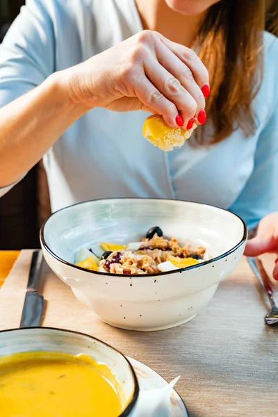Woman Eating Tuna Salad Egg Olives Table — Stock Photo, Image