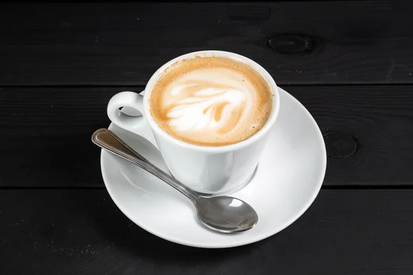 Kopp Cappuccino Den Svarta Bakgrunden — Stockfoto