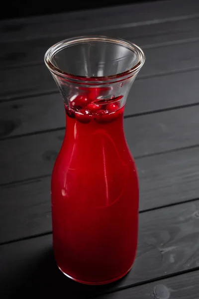 Cranberry Limonade Zwarte Houten Achtergrond — Stockfoto