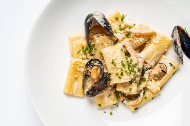 midye ve peynir ile makarna, yakın