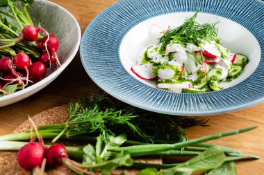 turp ve salatalık ile yaz taze salata