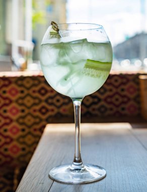 salatalık ve limon ile yaz kokteyli