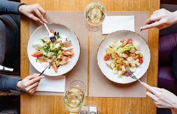 Abendessen Restaurant Paar Beim Essen Restaurant Ansicht Von Oben — Stockfoto