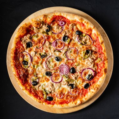 Pizza siyah arka plan üzerinde Kapat