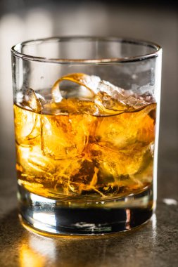 barda kokteyl cam, yakın