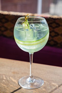 salatalık ve limon ile yaz cocktal