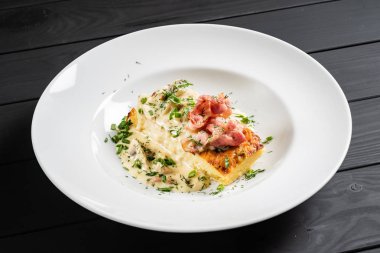 Patates babka lezzetli bir yemektir, özellikle Belarus ve Polonya 'da popülerdir.