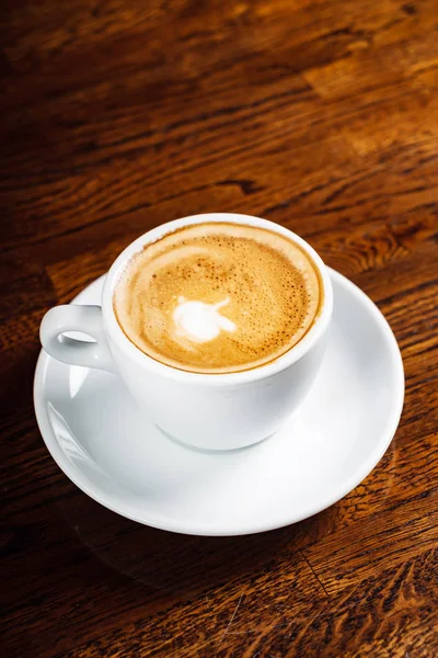 Taza Capuchino Sobre Fondo Madera —  Fotos de Stock