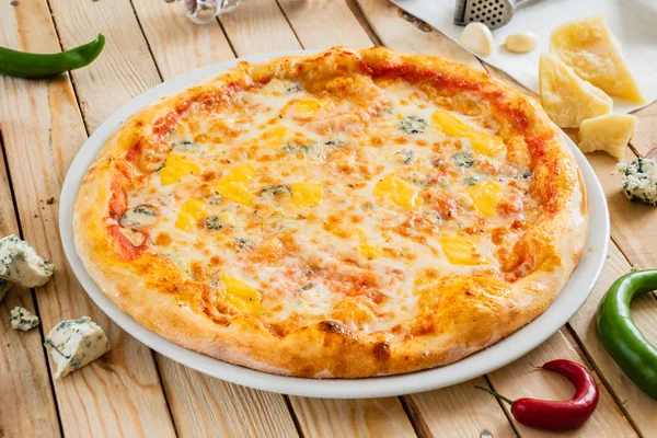 Pizza Fromage Sur Fond Bois Gros Plan — Photo
