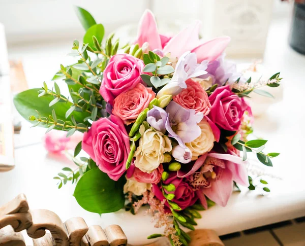 Ramo Boda Belleza Con Rosas Cerca — Foto de Stock