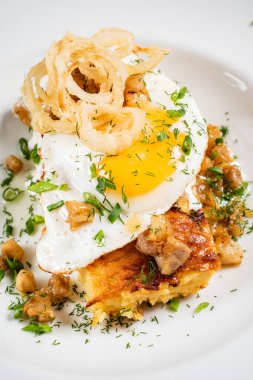 Patates babka lezzetli bir yemektir, özellikle Belarus ve Polonya 'da popülerdir.