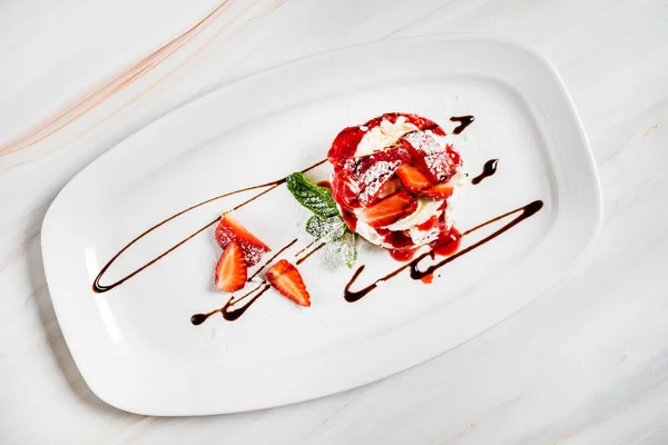 Dessert Strawberries Ice Cream — Stock Photo, Image