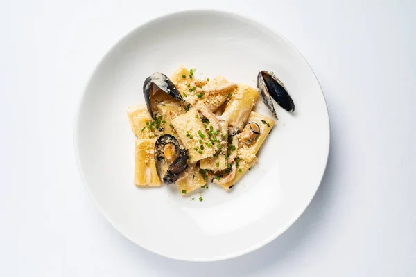 ムール貝とチーズのパスタ クローズアップ ロイヤリティフリーのストック画像