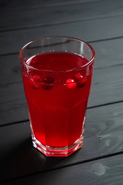 Verse Cranberry Limonade Zwarte Houten Achtergrond — Stockfoto