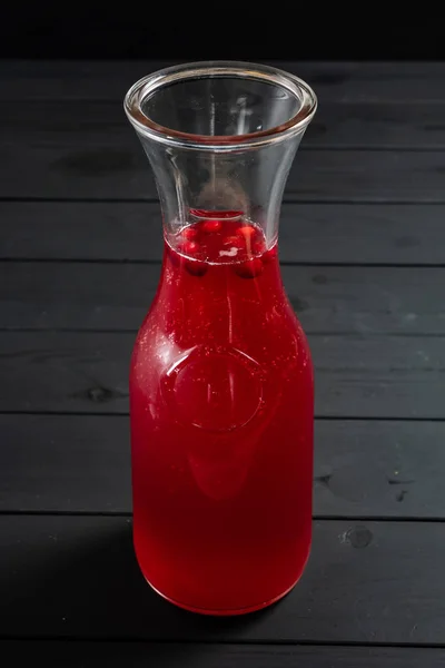 Verse Cranberry Limonade Zwarte Houten Achtergrond — Stockfoto
