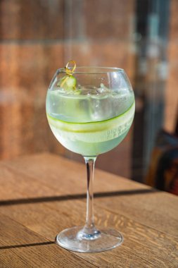 salatalık ve limon ile yaz kokteyli