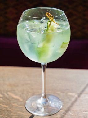 salatalık ve limon ile yaz kokteyli