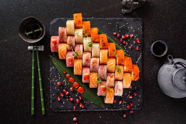 Sushi Nastavit Černém Pozadí — Stock fotografie