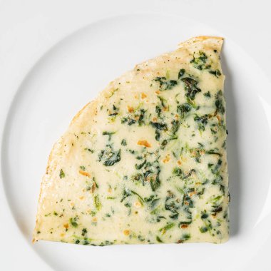 beyaz tabakta gözleme, yakın