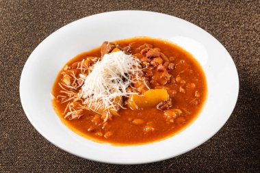 sığır eti ve fasulye ile kış çorbası