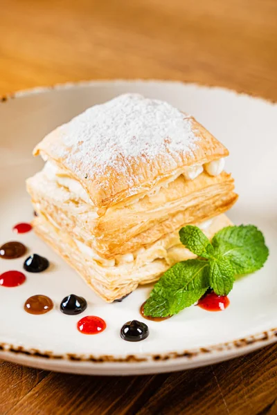 Ciasto Francuskie Kremem Waniliowym — Zdjęcie stockowe