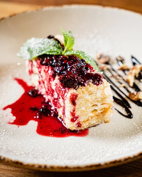 Napoleon Cake Wiht Berry Sauce — Stock Photo, Image