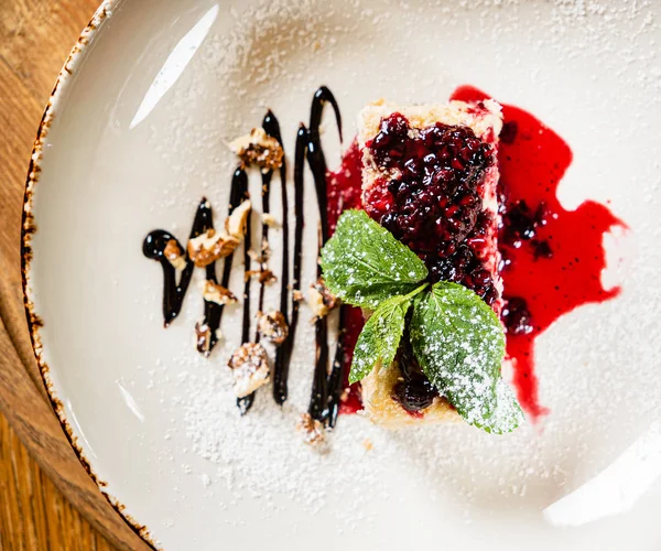 Napoleon Cake Wiht Berry Sauce — Stock Photo, Image