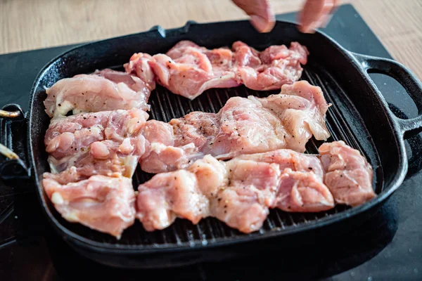 Pollo Parrilla Sartén Cerca —  Fotos de Stock