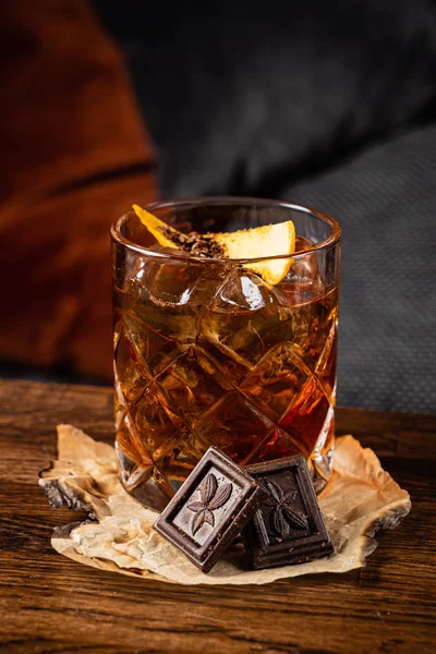Cocktail Com Chocolate Mesa Close — Fotografia de Stock