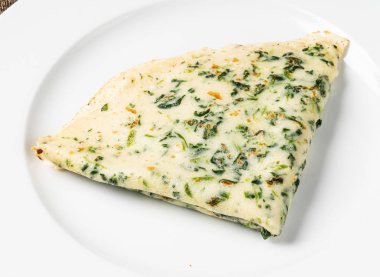 beyaz tabakta gözleme, yakın